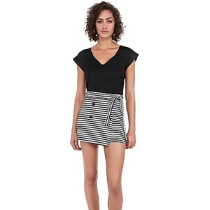 Express Skort size 6 striped sailor side zip no belt shorts skirt classic